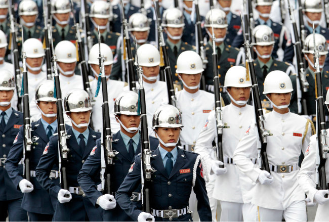 대만군은 미국 ‘대만관계법’에 따라 미국산 무기로 무장한다. [REX]