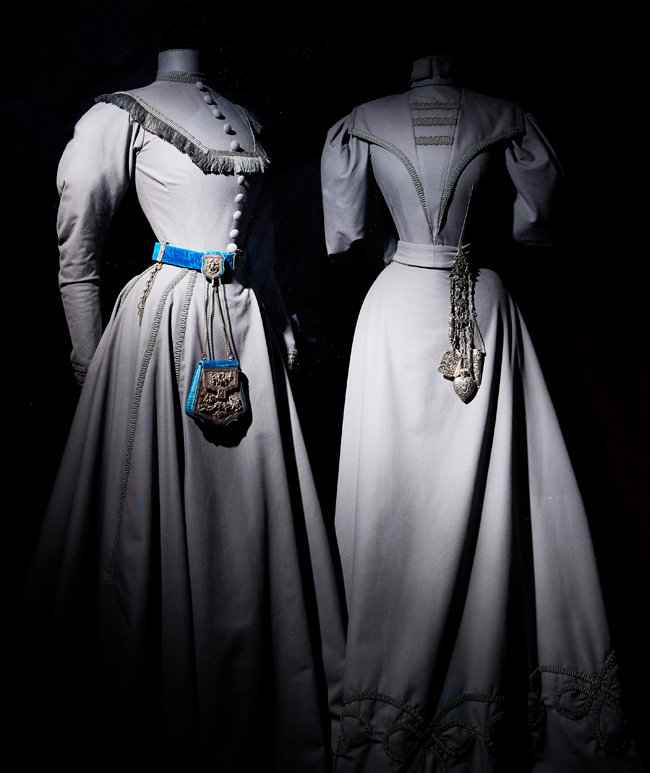 빅토리아 시대 여성들이 허리춤에 착용했던, 살림에 필요한 다양한 도구, ‘샤틀레인(Chatelaine)’. 세심한 세공이 아름답다. 샤틀레인은 프랑스어로 ‘성의 안주인’이란 뜻. [홍중식 기자]
