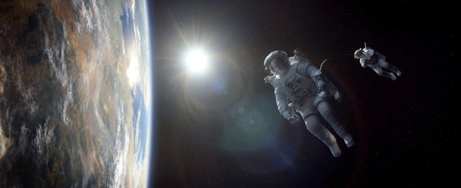 영화 ‘그래비티’는 소리, 대기, 중력이 없는 우주 공간에 노출된 인간의 공포를 보여준다.