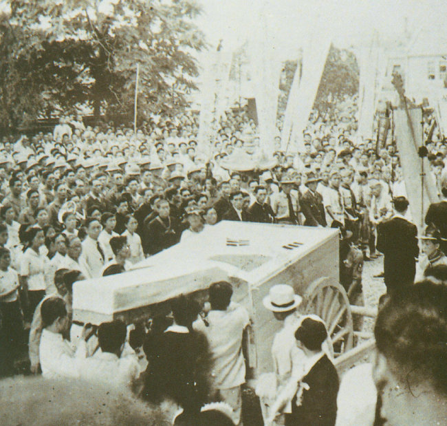 1946년 7월 6일 서울 효창공원에서 열린 윤봉길 의사 국민장. 