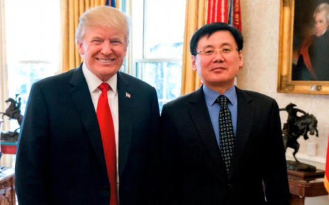 정광일(오른쪽) 씨는 2018년 2월 2일 미국 워싱턴 백악관에서 도널드 트럼프 미국 대통령을 만났다.
