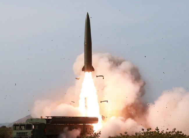 5월 4일 발사된 북한 신형전술유도무기. 