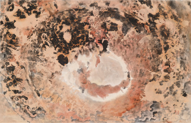 철모 Helmet 한지 위에 흙, 유화물감, 먹 ink, oil color and soil on paper 126x82cm 2018_002
