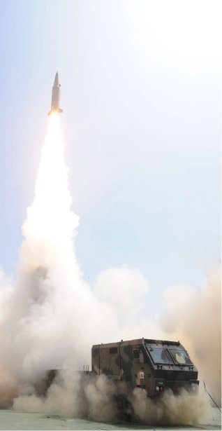 킬체인의 핵심인 한국 현무-2C 미사일이 시험 발사되고 있다. [동아DB]