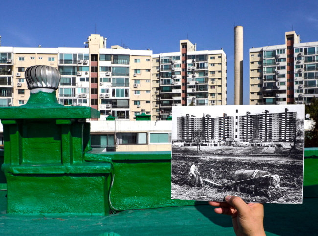 2019년 11월 촬영한 서울 강남구 압구정동 현대아파트와 같은 단지의 1978년 풍경(전민조 당시 동아일보 기자 촬영).