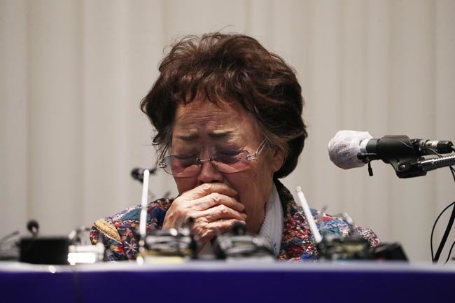 일본군 위안부 피해자 이용수 할머니가 25일 대구 인터불고호텔에서 기자회견을 하고 있다. [뉴시스]