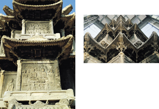 원각사지 탑 표면에는 부처와 보살, 금강역사 등이 정교하게 새겨져 있다. 오른쪽은 옥개석(지붕돌).