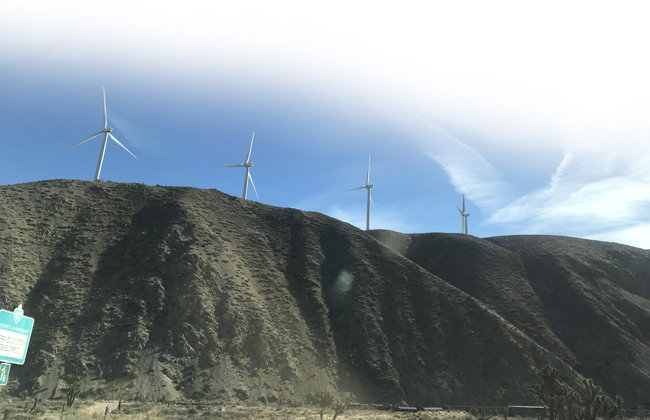 미국 캘리포니아주 모하비 사막 인근에 설치된 풍력발전기.