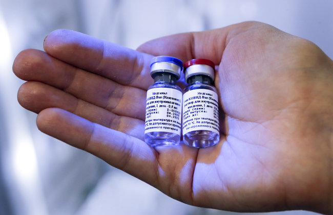 러시아가 개발했다고 밝힌 코로나19 백신 ‘스푸트니크 V’. [모스크바=AP 뉴시스]
