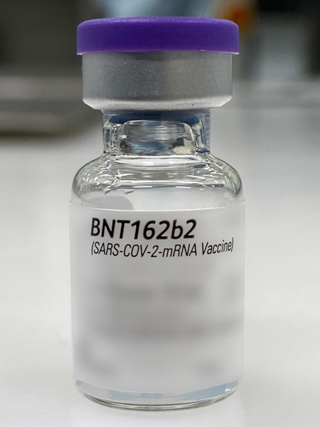 화이자와 바이오엔테크가 개발한 코로나19 백신. 12월 2일 영국은 세계 최초로 이 백신 긴급사용을 승인했다. [뉴시스]