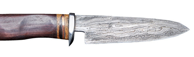 철 80겹으로 만든 사냥용 다마스쿠스 칼. 아노다이징 기법을 사용했다.