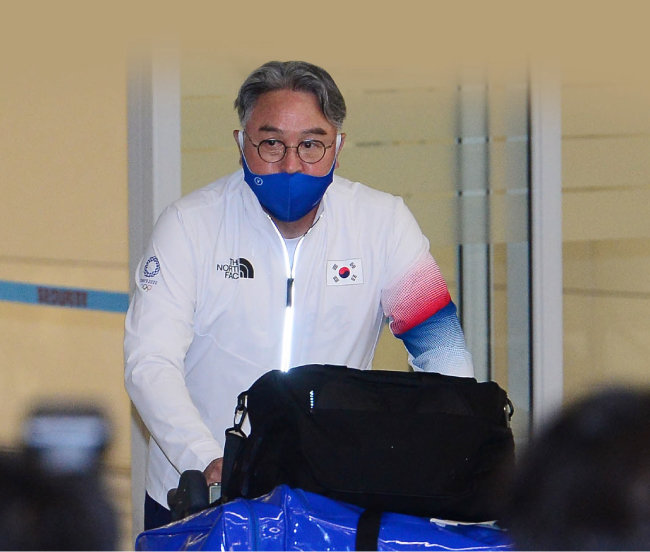 김경문 한국 야구대표팀 감독이 ‘2020 도쿄올림픽’에서 4위의 성적을 거둔 뒤 8월 8일 인천국제공항을 통해 귀국했다. [동아DB]