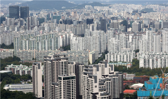 2021년 종합부동산세가 급등한 서울 강남구 아파트 대단지. [뉴스1]