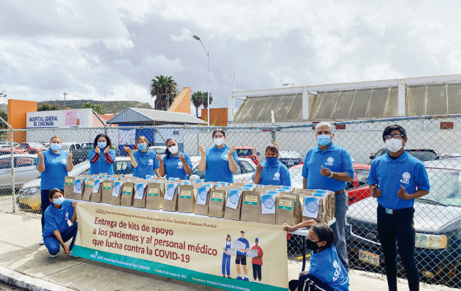 멕시코 엔세나다 ASEZ 회원들이 ‘핸드투핸드 릴레이’를 통해 코로나19 방역을 위해 노력하는 엔세나다 종합병원 의료진을 응원했다. 