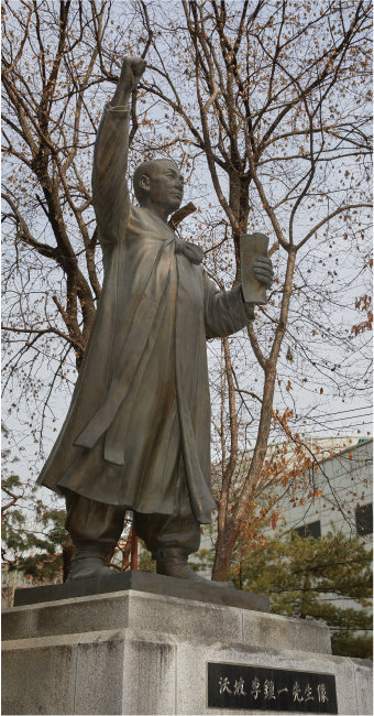서울 종로구 조계사 맞은편 옛 보성사 터에 세워진 이종일 선생 동상.