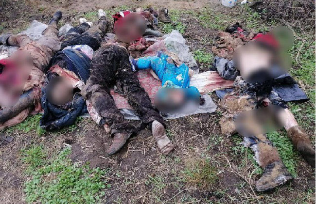 4월 12일 우크라이나 수도 키이우 인근에서 러시아 군대의 민간인 호송차 공격으로 숨진 어린 희생자들의 시신이 발견됐다. [우크라이나 국방부 트위터]