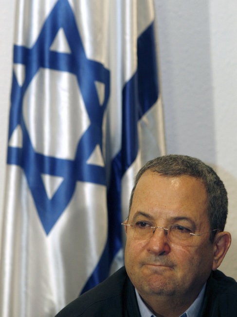 에후드 바라크 전 이스라엘 총리는 군인 출신 정치인이다. 총리에 이어 국방부 장관을 지냈다. 사진은 2008년 12월 27일 바라크 전 총리가 텔아비브에서 기자회견을 하고 있는 모습. 당시 국방부 장관이었다. [로이터]