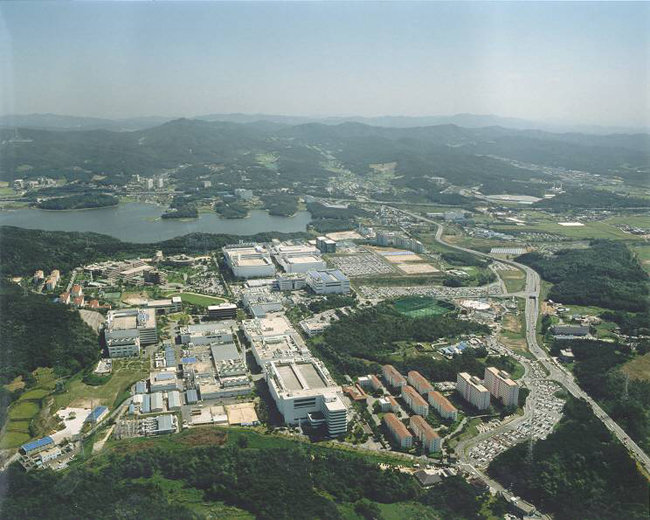 2000년 12월 촬영한 삼성전자 기흥반도체공장 전경. [동아DB]