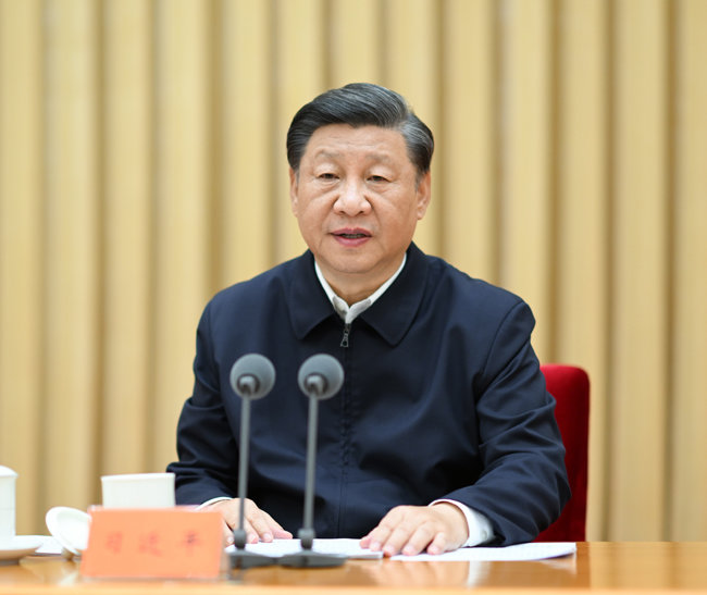 시진핑 중국 국가주석은 최근 공산당 지도부 세미나에서 “향후 5년은 중화민족의 부흥과 관련된 중요한 시기”라고 강조하며 최근 10년 동안 역사적 성과를 거뒀다고 자평했다. [신화 뉴시스]