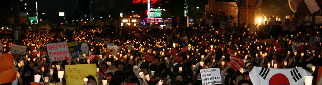 2008년 5월 서울 청계광장에서 미국산 쇠고기 수입 반대 촛불집회가 열리고 있다. [동아DB]