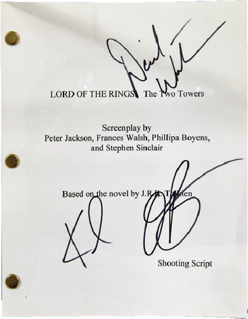 ‘반지의 제왕 2편 – 두 개의 탑’ 촬영 때 실제 사용한 스크립트. 출연자 서명이 적혀 있다.