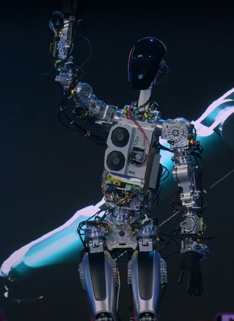 9월 30일 테슬라가 공개한 로봇 ‘옵티머스’가 관객을 향해 손을 흔들고 있다. 손병희 마인즈랩 전무는 “옵티머스에 마인즈랩의 AI 기술을 접목하고 싶다”고 밝혔다. [동아DB]