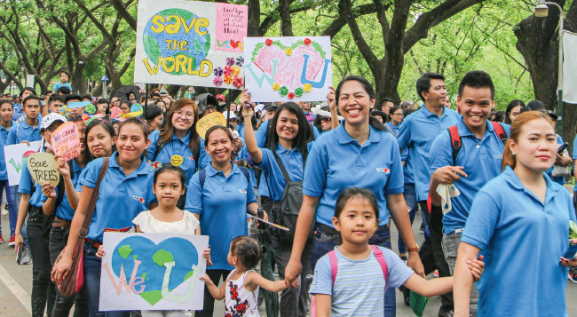 3000명가량이 참여한 ‘제21회 필리핀 새생명 사랑 가족걷기대회’.