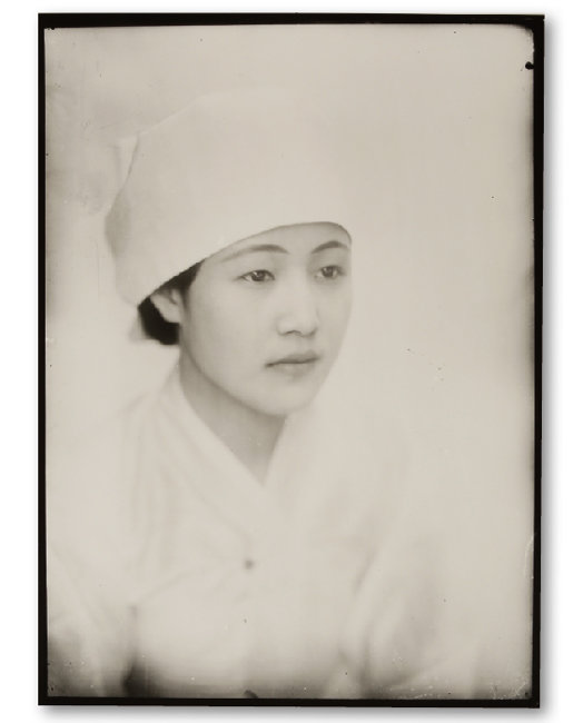 정해창의 ‘여인’(1929년 작 추정). 흰 저고리를 입고 흰 두건을 두른 여인은 단아하고 차분한 분위기를 자아낸다. [언주라운드]