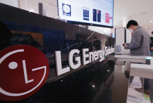 LG에너지솔루션 본사. 탄소중립이 인류의 지속 가능성을 대변하는 과제로 떠오르면서 배터리 산업에 대한 관심이 커지고 있다. [뉴스1]