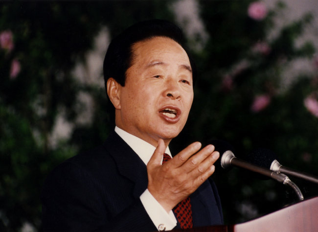 1994년 8월 15일 김영삼 당시 대통령이 광복절 경축사를 발표하고 있다. 이를 통해 민족공동체 통일방안을 제시했다. 화해·협력, 남북연합, 통일국가 완성 3단계를 거쳐 통일을 이룬다는 구상이다.
[동아DB]