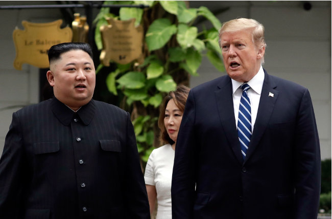 2019년 2월 하노이에서 마주한 도널드 트럼프 당시 미국 대통령과 김정은 노동당 총비서. [동아DB]