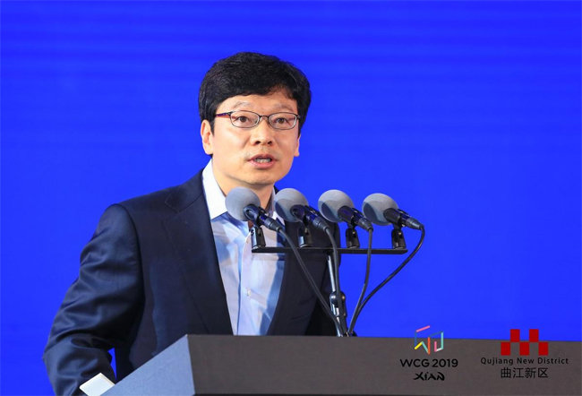 2019년 7월 중국 시안시 취장신구 국제 컨벤션센터에서 열린 ‘WCG(월드 사이버게임즈) 2019 Xi'an’ 개막식에서 WCG 조직위원장을 맡은 권영빈 희망스튜디오 이사장이 개회사를 하고 있다. (뉴스1)