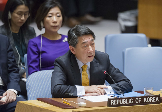 2016년 북한 핵실험 이후 오준 당시 주유엔 한국대사가 유엔 안보리에서 대북 제재 강화를 주장하고 있다.