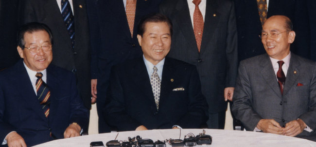 1997년 대선 때 김대중(가운데)은 김종필(왼쪽), 박태준과 손잡는 ‘DJT연대’로 집권에 성공한다. [동아DB]