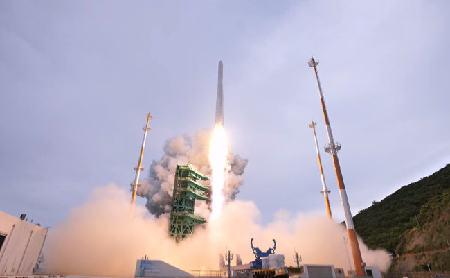 한국형 우주발사체 누리호가 5월 25일 전남 고흥군 나로우주센터에서 발사되고 있다. [항공우주연구원]