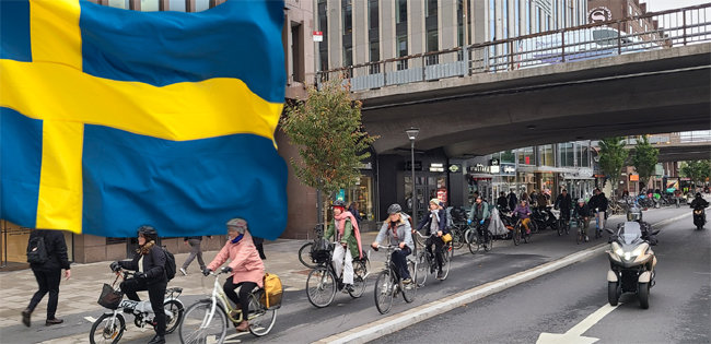 2022년 11월 5일 스웨덴 스톡홀름 쿵스트레드고르덴(왕의 정원) 인근 도로에서 직장인들이 자전거를 타고 퇴근하고 있다. 동아DB, [Gettyimage]