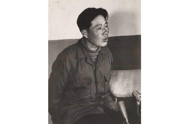 1968년 1월 23일 북한 공작원 김신조가 기자회견 하고 있다. 김신조는 1968년 1월 21일 박정희 대통령을 암살하려고 침투했다가 미수에 그친 북한 공작원 31명 가운데 유일한 생존자다. [동아DB]