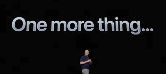 6월 5일 미국 캘리포니아주 애플파크에서 열린 ‘WWDC 2023’에서 팀 쿡 애플 CEO가 애플 비전 프로를 소개하고 있다. [Apple]