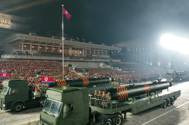 7월 27일 북한이 6·25전쟁 정전협정 기념일 70주년을 맞아 평양 김일성광장에서 열병식을 개최하고 있다. [뉴스1]