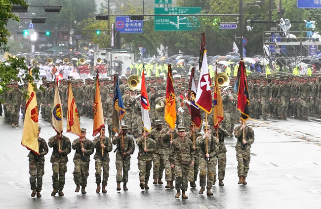 한미동맹 70주년 기념식에 미8군 전투부대원 300여 명도 참여했다.
