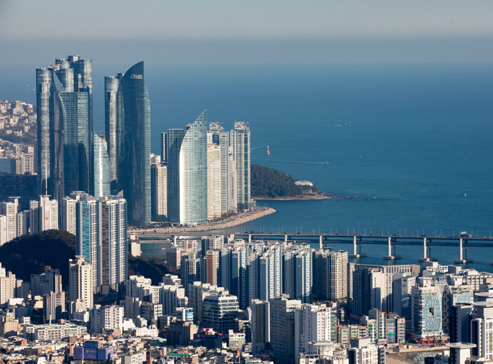 박형준 부산시장은 ‘글로벌 허브 도시’로 성장할 미래를 준비하고 있다. [지호영 기자]