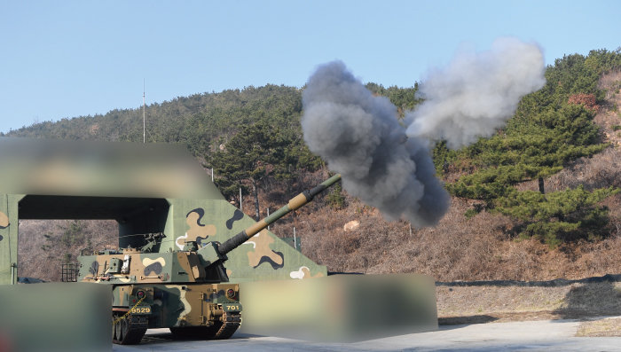 1월 5일 북한군이 서북도서 지역에서 해안포 도발을 감행한 이후 인천 옹진군 연평도에서 국군이 K-9 자주포로 해상사격훈련을 하고 있다. [뉴스1]