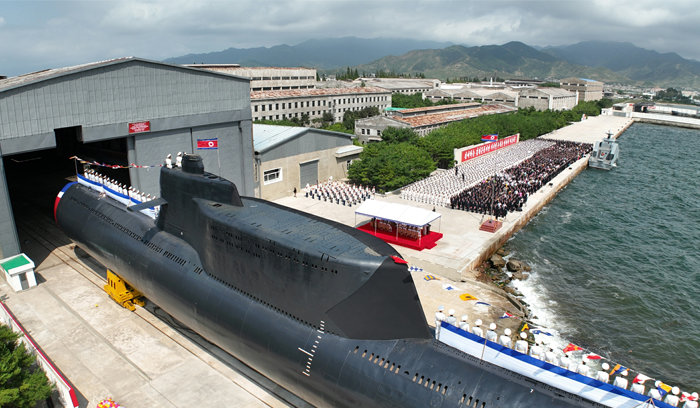 2023년 9월 노동신문은 북한의 전술핵 공격 잠수함(SSBN) ‘김군옥 영웅함’ 진수식이 열렸다고 보도했다. [노동신문]