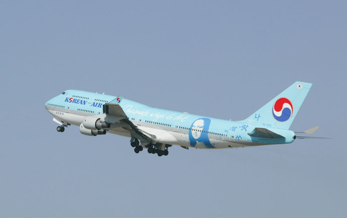 2008년 프랑스 루브르 박물관의 한국어 작품 안내 서비스를 알리는 ‘모나리자’ 래핑 항공기.