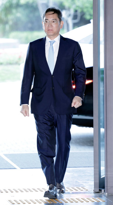 이재용 삼성전자 회장이 5월 31일 서울 중구 신라호텔에서 열린 삼성호암상 시상식에 참석하고 있다. [뉴시스]