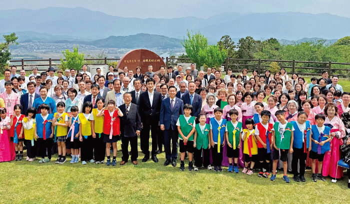 5월 26일 일본 후쿠오카에서 ‘한일우호의 비’ 건립 25주년을 기념하는 총회가 열렸다. [SGI]