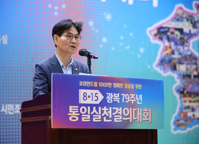 15일 서울 여의도 국회에서 열린 ‘2024 통일실천결의대회’에서 이용선 더불어민주당 의원이 축사를 하고 있다. [통일을실천하는사람들]
