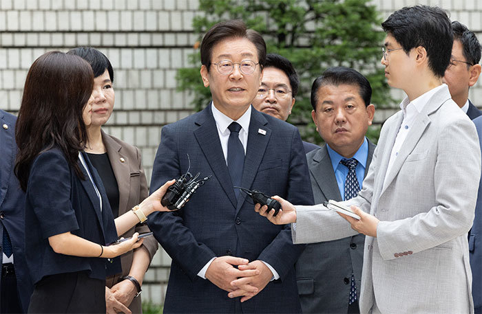 9월 20일 오전 이재명 더불어민주당 대표가 서울중앙지법에서 열린 공직선거법 위반 1심 결심공판 출석에 앞서 자신의 입장을 설명하고 있다. [뉴시스]