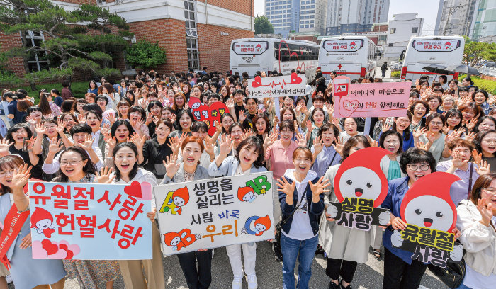 충북 청주시 상당구에 있는 ‘청주북문로 하나님의 교회’에서 열린 헌혈릴레이에 청주를 비롯해 충주, 음성, 진천, 제천, 보은 등 충북 지역 성도와 이들의 가족, 이웃 등 420여 명이 참여했다. [하나님의 교회]