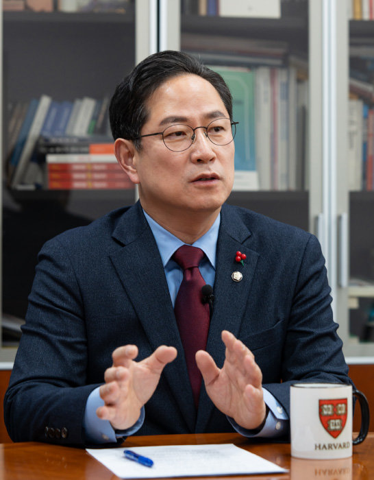 1월 7일 서울 여의도 국회 의원회관에서 박수영 국민의힘 의원이 ‘신동아’와 인터뷰하고 있다. [조영철 기자]